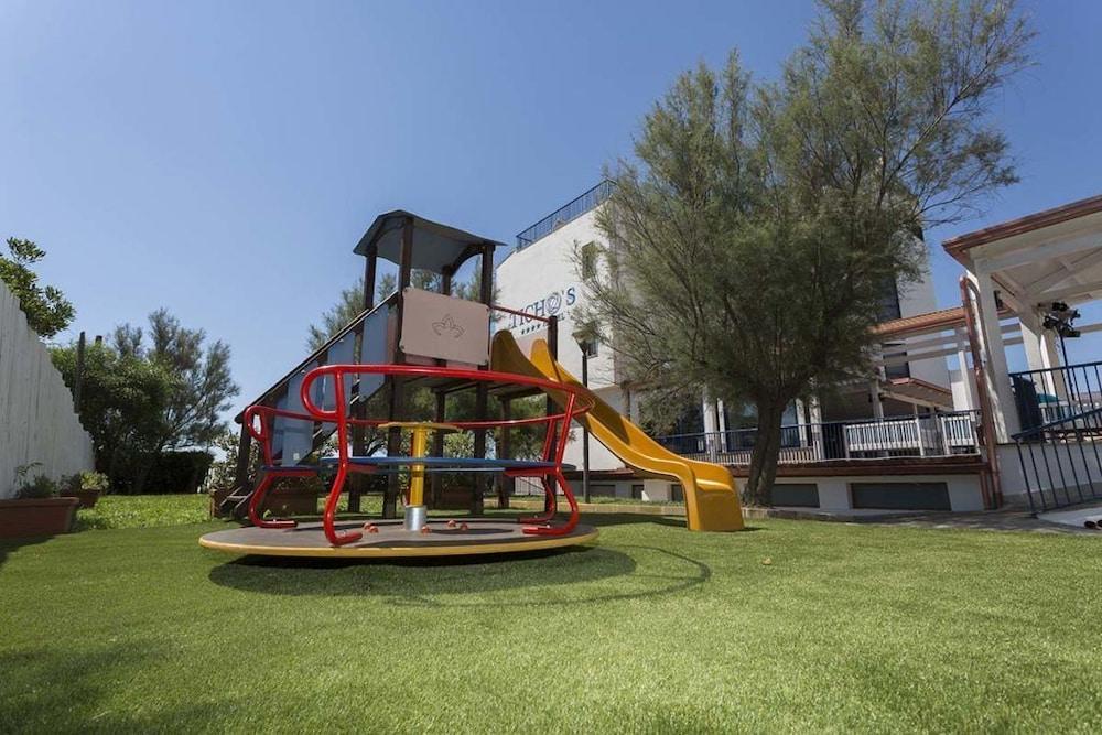 Ticho'S Greenblu Hotel Кастелланета-Марина Екстер'єр фото