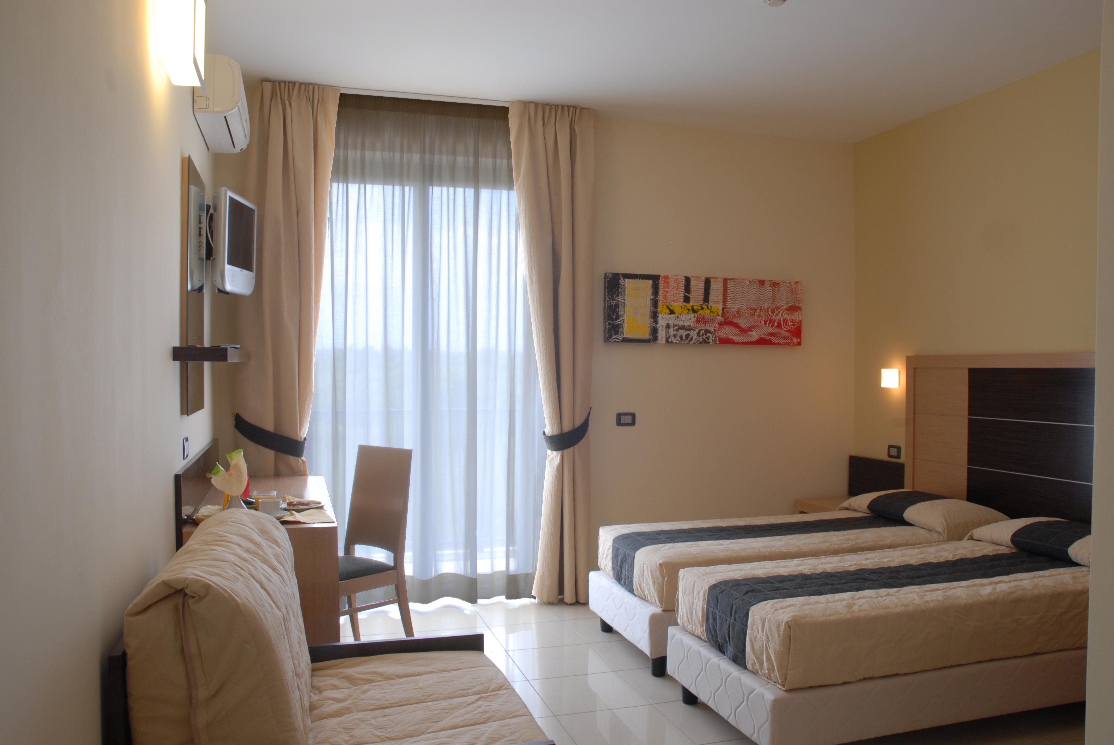 Ticho'S Greenblu Hotel Кастелланета-Марина Екстер'єр фото