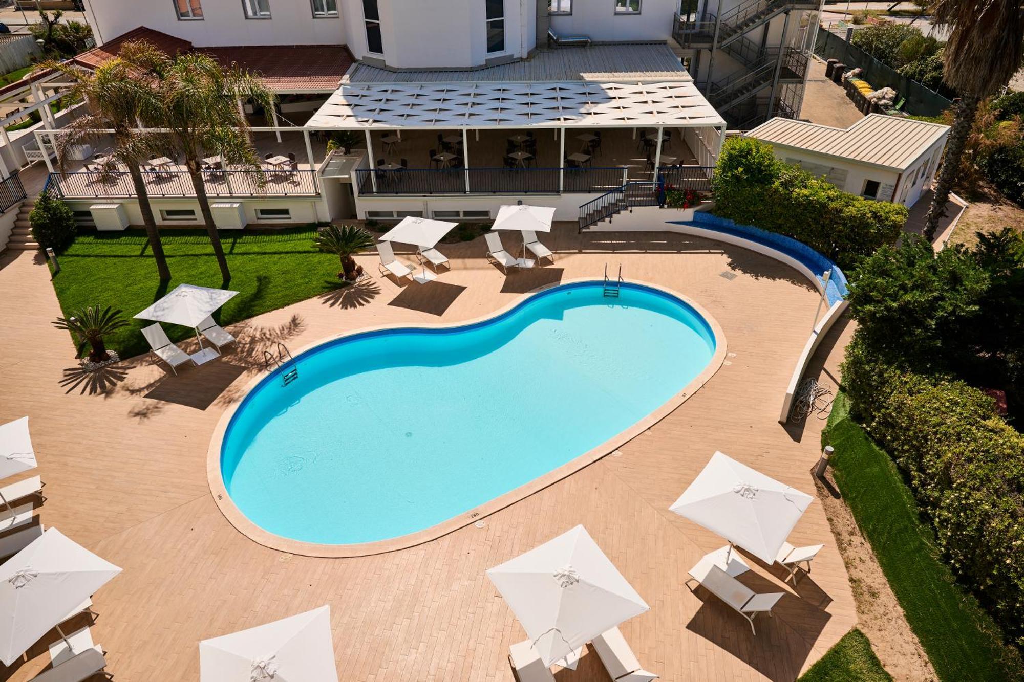 Ticho'S Greenblu Hotel Кастелланета-Марина Екстер'єр фото