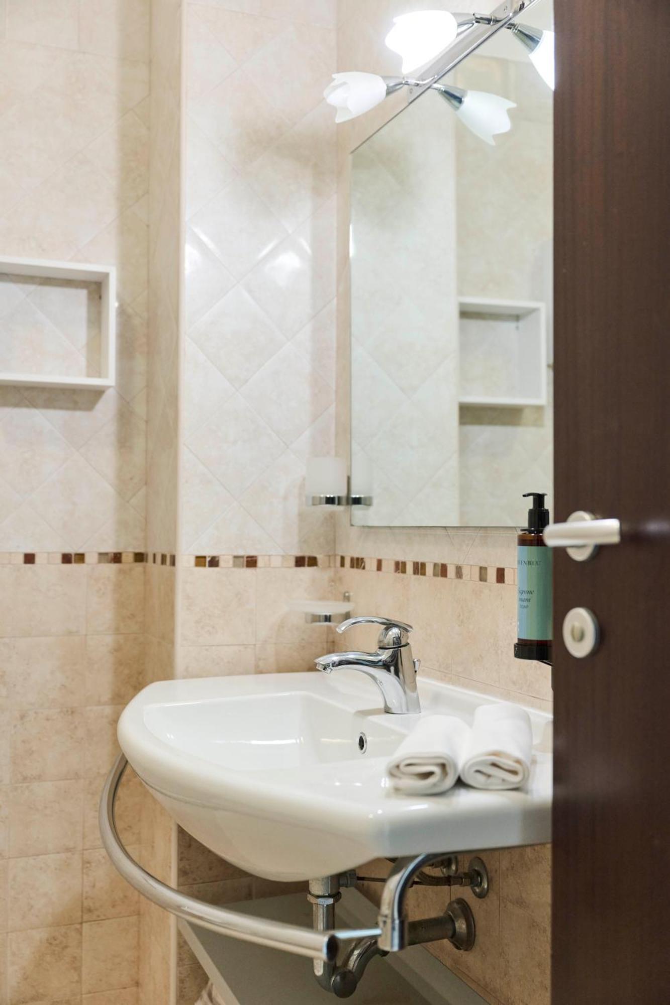Ticho'S Greenblu Hotel Кастелланета-Марина Екстер'єр фото