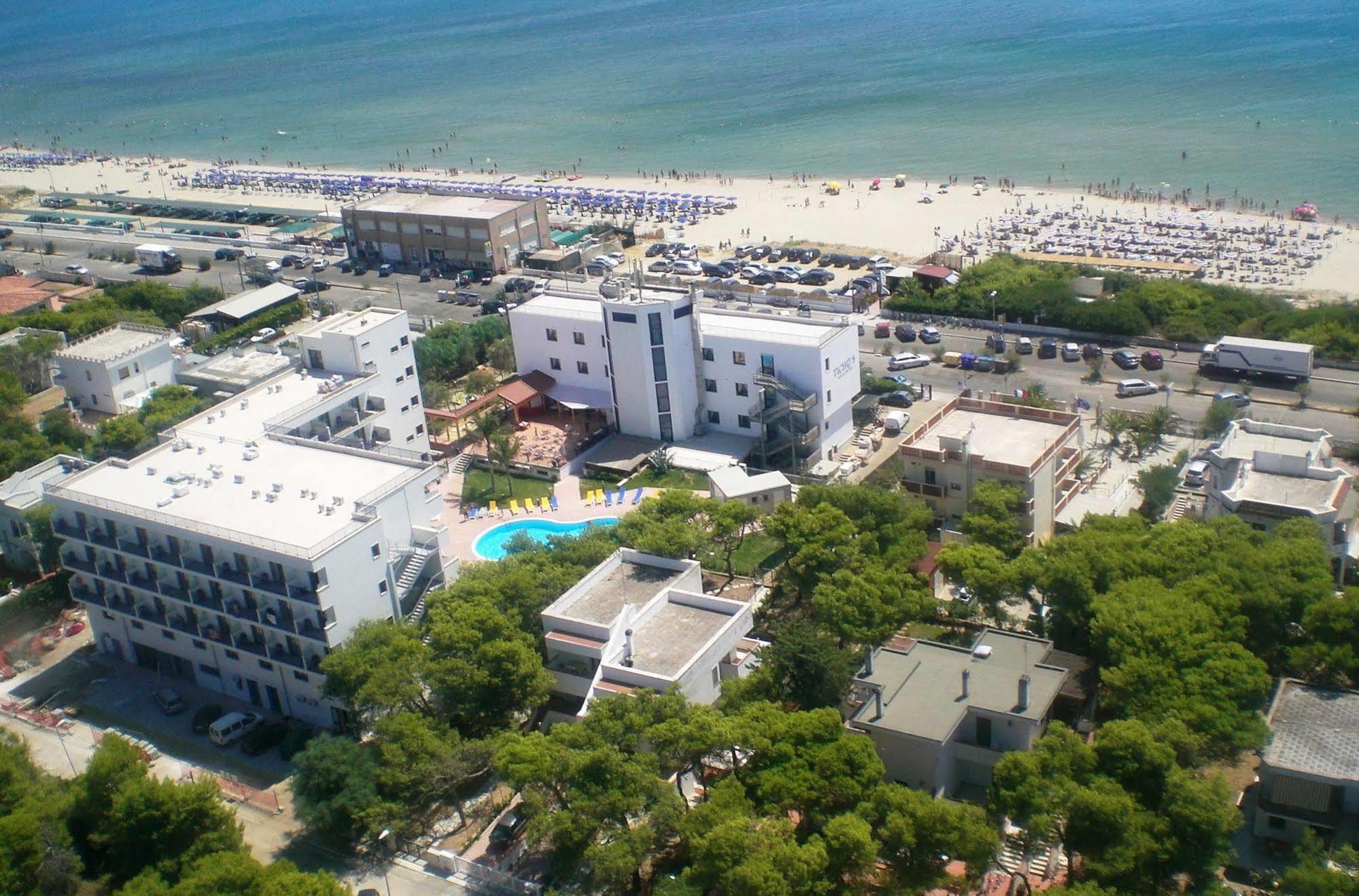Ticho'S Greenblu Hotel Кастелланета-Марина Екстер'єр фото